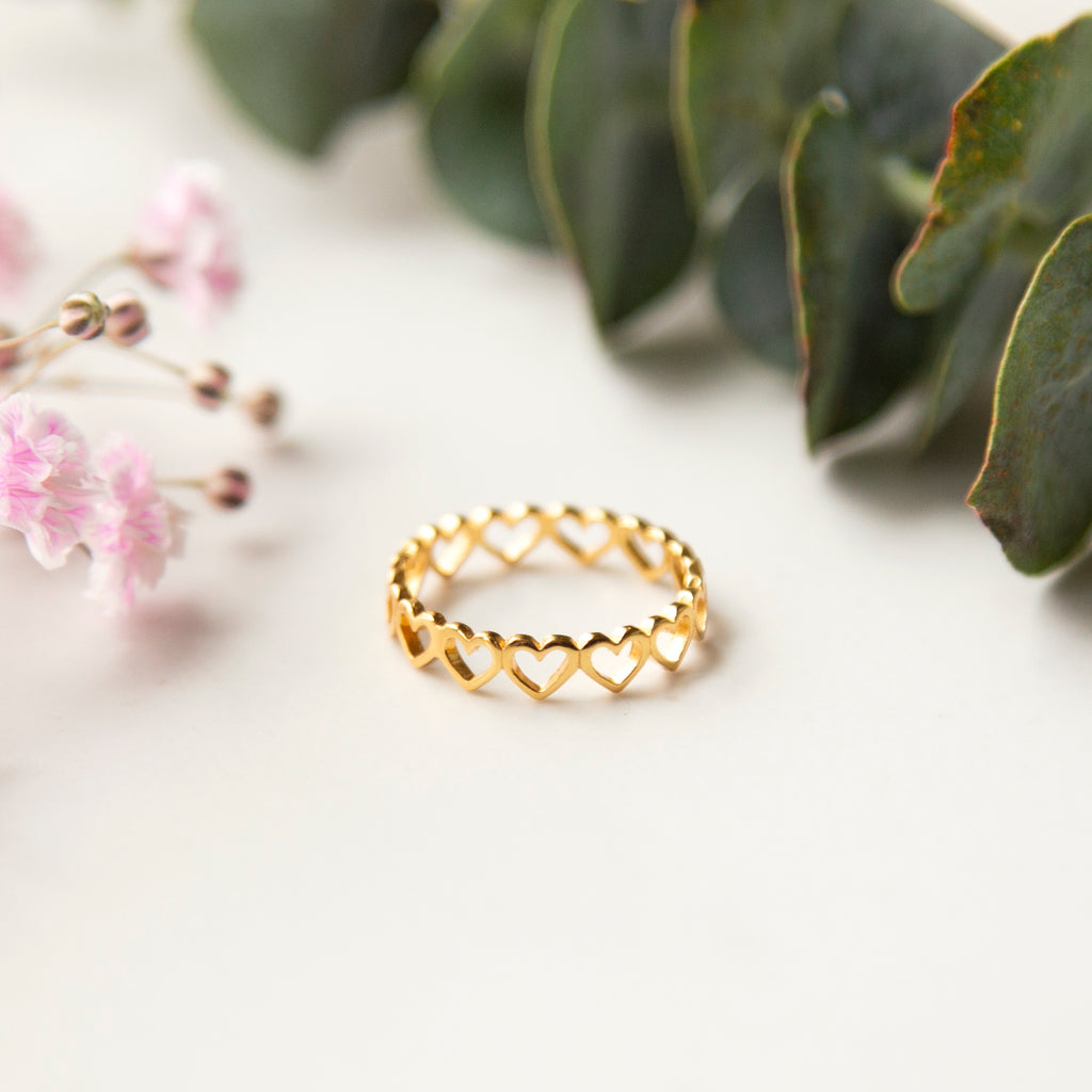 Hearts Around Ring (Gold)