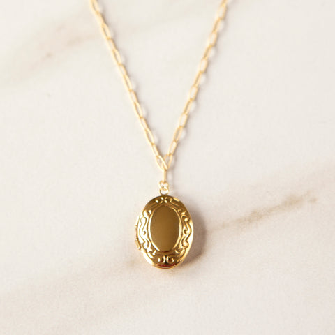 Large Oval Locket Necklace (Gold)