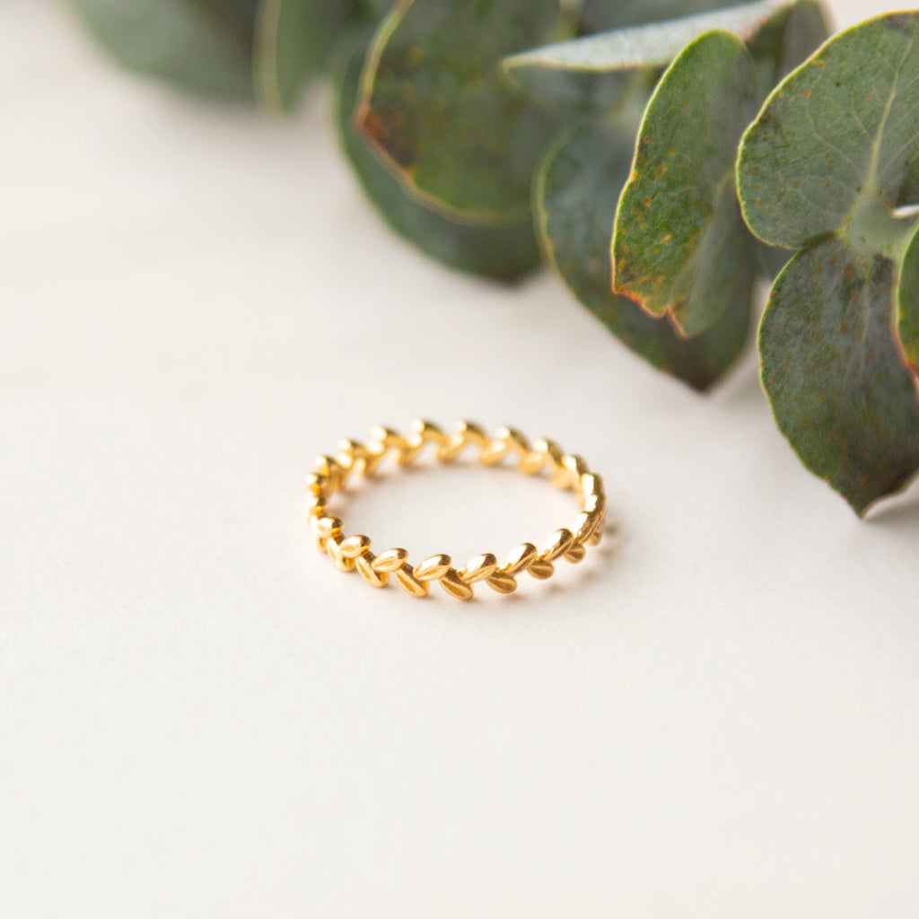 Leaves Around Ring (Gold)