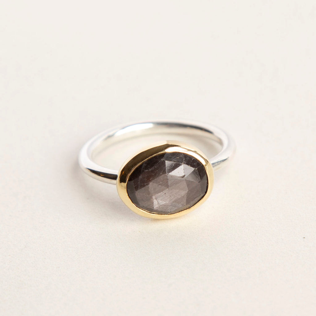 Sheen Sapphire Ring 18k Gold Bezel