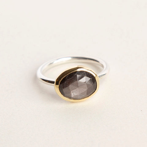 Sheen Sapphire Ring 18k Gold Bezel